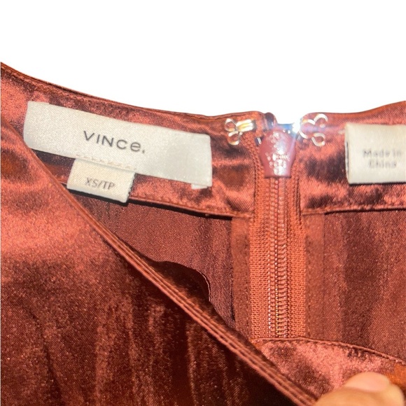Vince Sleeveless Satin Cinnamon Red Knee Length Crewneck Shift Dress NEW FLAWED - Picture 6 of 11
